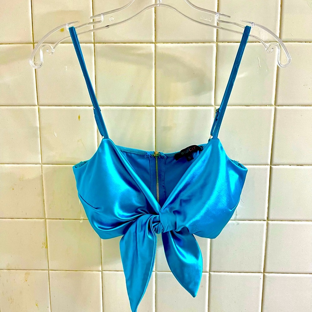 Crop top with zipper on the back
